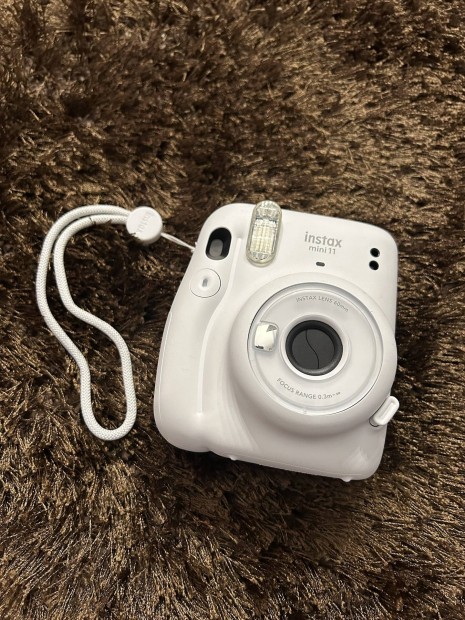 Instax mini 11 (ice white sznben)