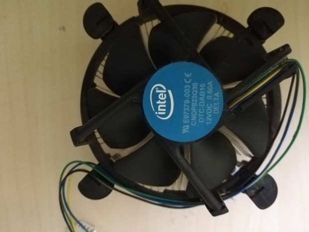 Intel Core i3 8100 gyri ventilltorral