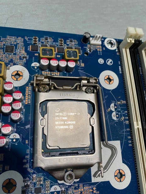 Intel Core i7 7700K processzor