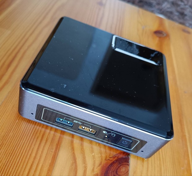 Intel NUC7i3BNK mini PC hinyos 