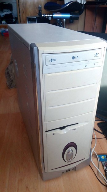 Intel Pentium P4 Akyga Basic 500W (AK-B1-500) automatikus sebessgszab