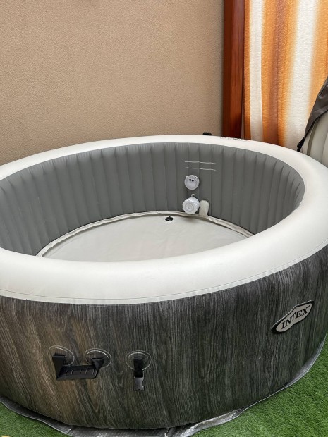Intex Pure-Spa Bubble Greywood jakuzzi.