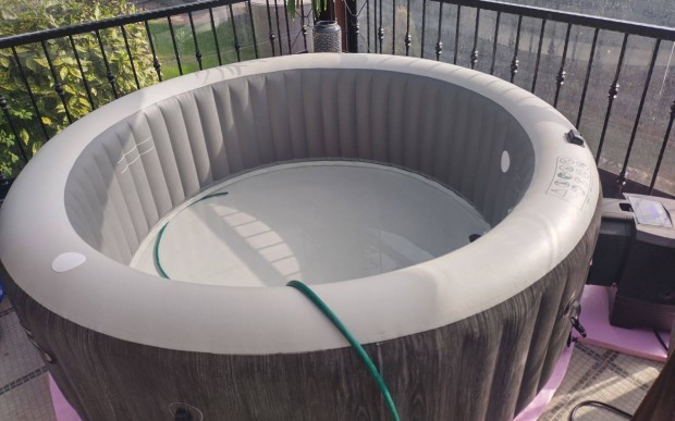 Intex Purespa 6 szemlyes felfjhat jacuzzi (jakuzzi) altttel