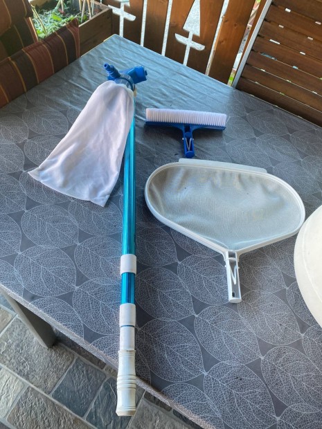 Intex medence tisztito