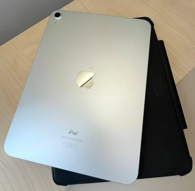 Ipad 10, Silver, 64GB, akku: 97%, karcmentes , Uag tokkal
