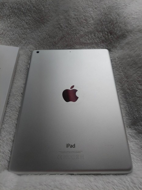 Ipad Air fehr tablet, MD788FD/B, 16 GB kiegsztkkel