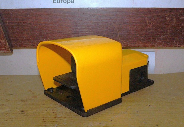 Ipari lábkapcsoló elektromos új Pizzato ( 7135 )