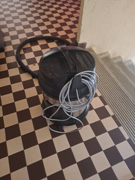 Ipari porszívó foglalva