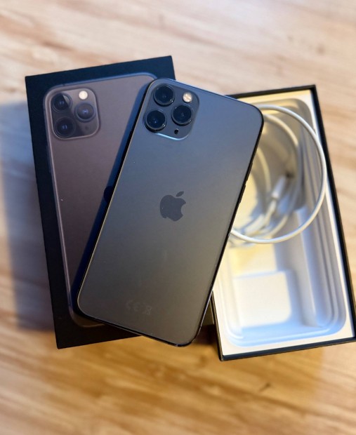 Iphone 11 64 GB 90%-os aksival Spigen tokban adatkbellel