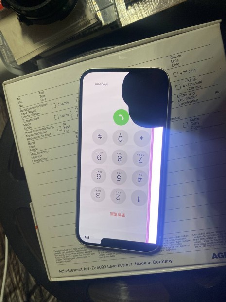 Iphone 13 független kijelző hibás . Alkatrésznek akku tok stb .