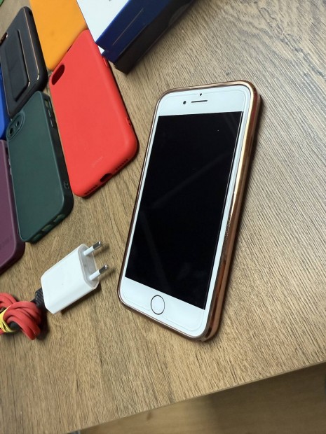 Iphone 8 , 64gb , fggetlen rose gold 