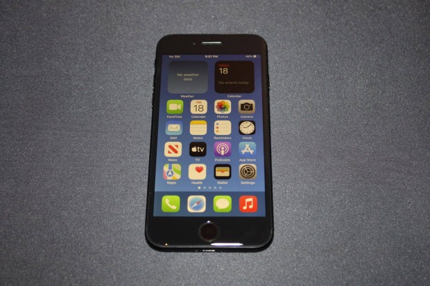 Iphone SE 2020 128GB fekete krtyafggetlen okostelefon