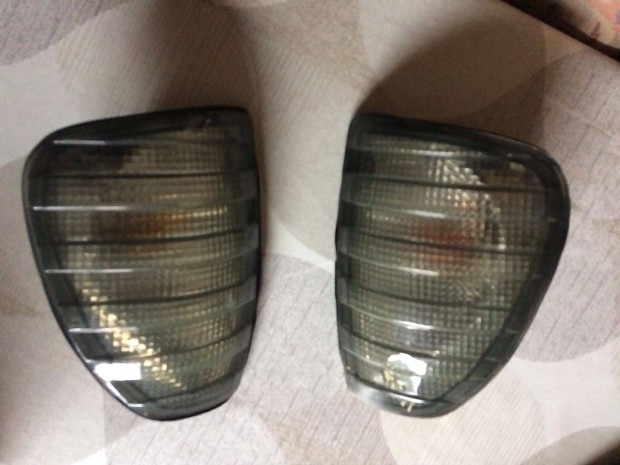 Irnyjelzlmpa garnitra (fehr), Mercedes W123, elad