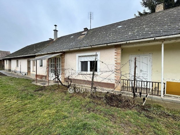 Iregszemcsei 107 nm-es h�z elad�