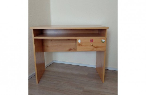�r�asztal Sz�p �llapotban. Gyermek