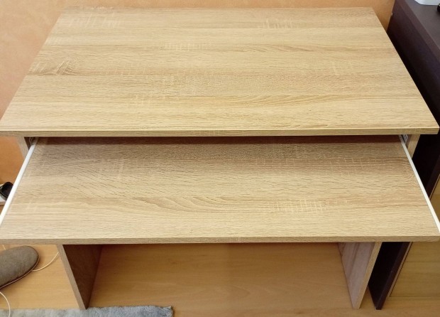 �r�asztal / sz�m�t�g�pasztal j� �llapotban