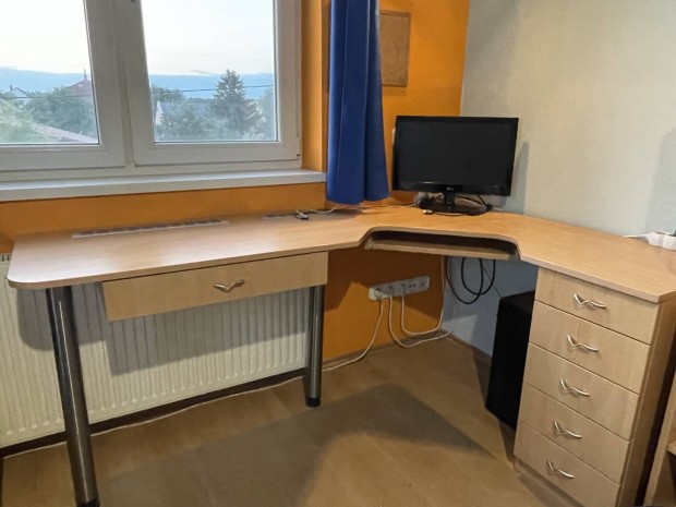 Íróasztal, számítógép asztal
