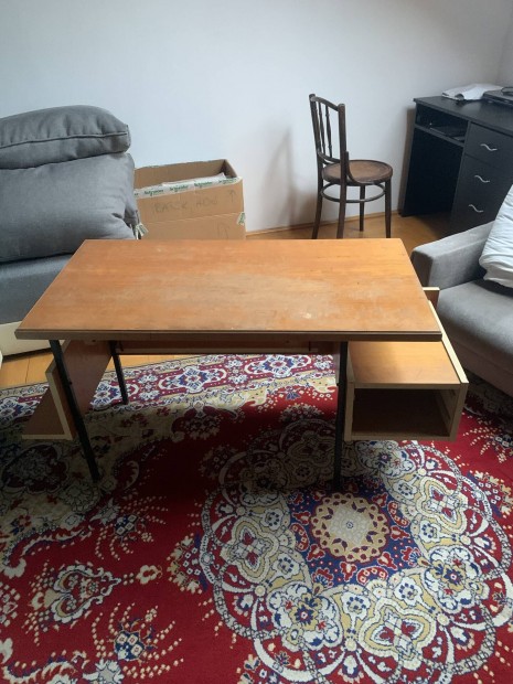 �r�asztal gyermekeknek