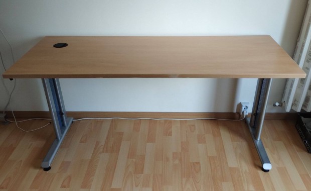 Íróasztal irodai asztal