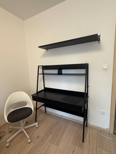 Íróasztal szett eladó: egy IKEA fali polc és egy szék