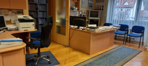 Iroda elad� berendez�ssel vagy berendez�s n�lk�l Ny�regyh�za belv�ro