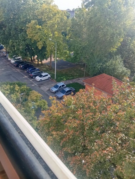 Iroda szolg�ltat� helys�g kiad� z�rt irodah�zban