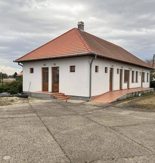 Irodaház,szerelőcsarnokkal,raktárral eladó