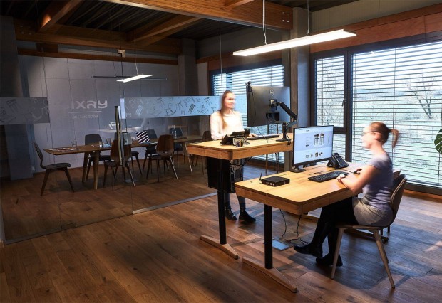 Irodai munkat�rs, gazdas�gi munkak�r : sz�mlaz�s, �gyf�lszolg�lat