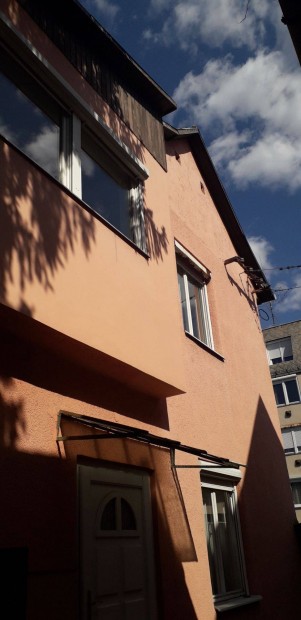 Irodánk újabb kínálata egy Egerben épült 2 szintes családi ház!