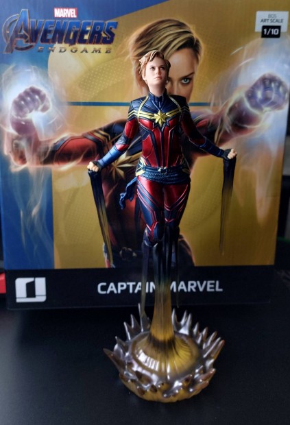 Iron Studios Captain Marvel szobor