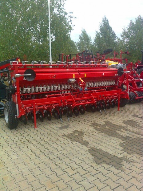 Irtem-400 �j gabona vet�g�p k�szletr�l