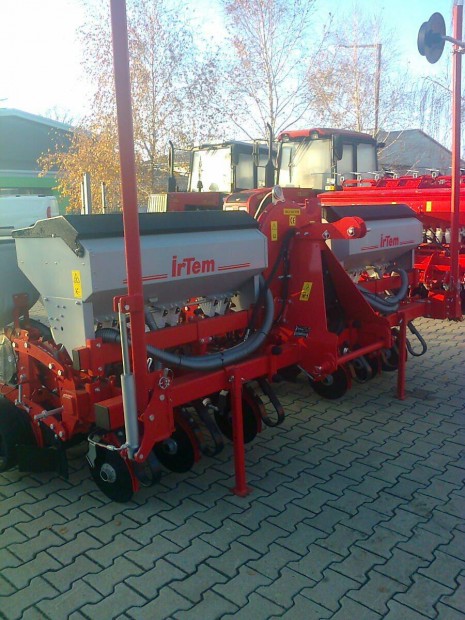 Irtem-6 �j szemenk�nti vet�g�p k�szletr�l