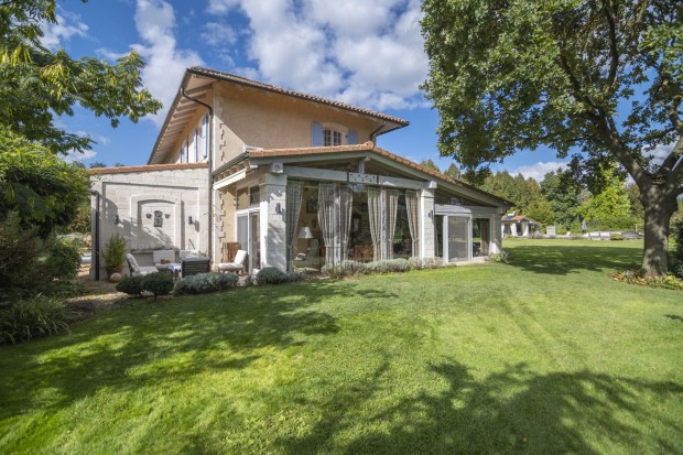 Isaszeg �s G�d�ll� k�z�tt  Provance-i st�lus� �lombirtok elad�