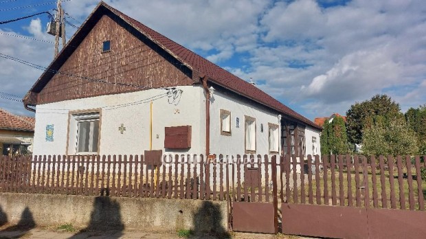 Isaszegi 87 nm-es h�z elad�