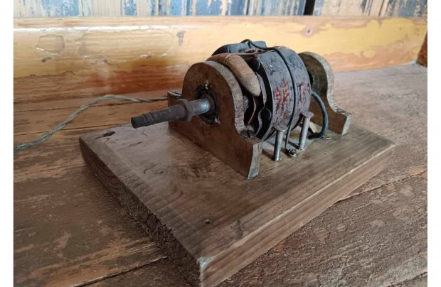 Iskolai szemléltető eszköz, motor (nyitott szerkezete) 1920-as, 30-as