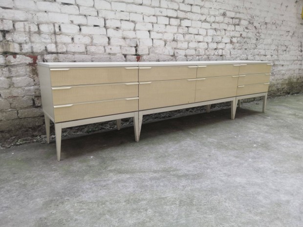 Ismeretlen Eredet Sideboard + 2 DB Kisszekrny #099