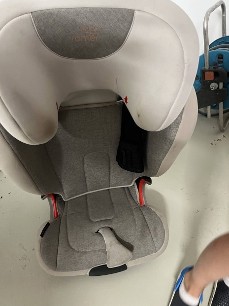 Isofix britax rmer gyerekls 4-12 ves