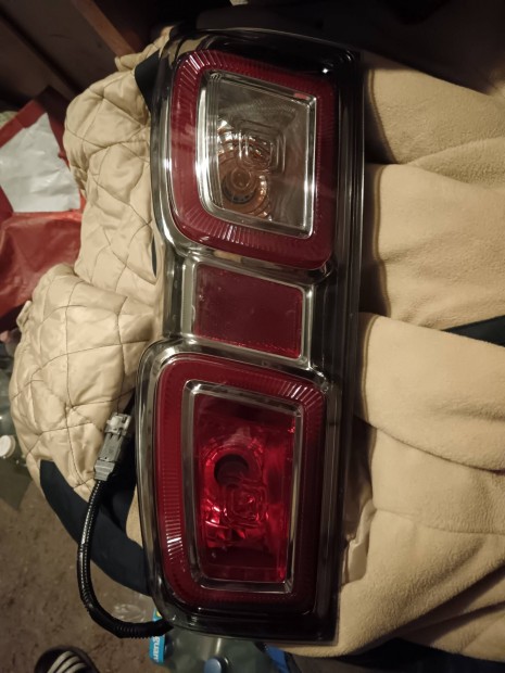 Isuzu D-Max bontott alkatr�szek elad�k! 