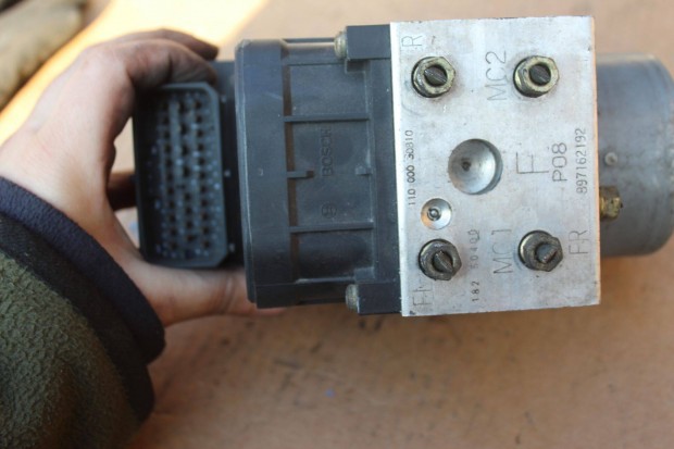Isuzu Trooper 2003 3.0DT ABS kocka 897162192 (54)