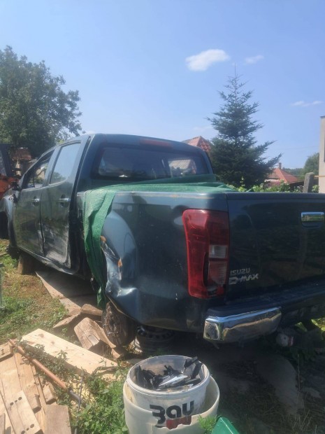 Isuzu dmax hinyos llapotban elad!