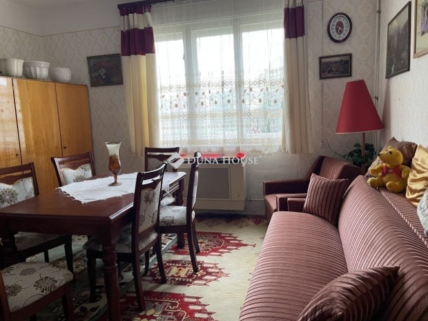 Isztim�ri elad� 136 nm-es h�z