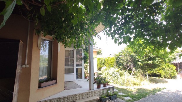 Iváncsa, Fő utca, 110 m2-es, családi ház, 4 szobás, jó állapotú