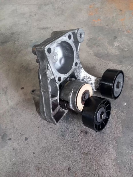 Iveco DAILY 06- 2.3 Szerv� szerv�szivatty� tart� konzol bak 5875