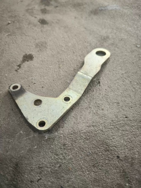 Iveco DAILY 06- Blokk motorkiemel� kiemel� emel� f�m konzol tart� 4839