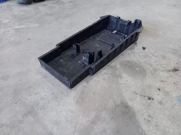 Iveco DAILY 06- Szersz�m szersz�mos emel� m�anyag tart� t�rol� 8054