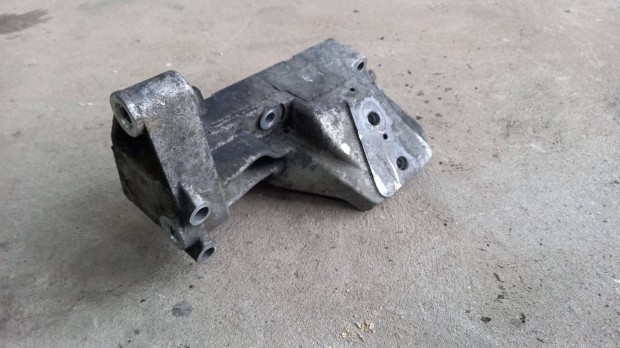 Iveco Daily 00- 2.3 Bal o. motortartó bak motortartóbak konzol 6216