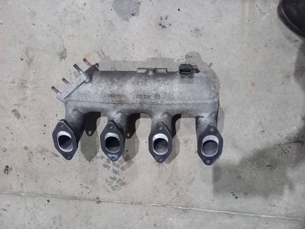 Iveco Daily 00- 2.8 Hengerfej szívósor szívócsonk szívó csonk 1499