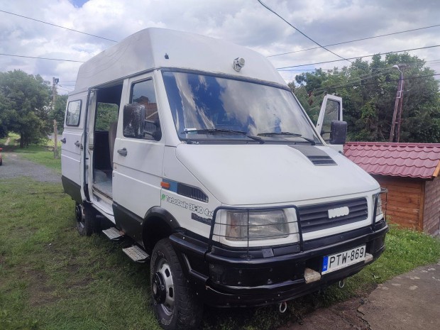 Iveco Daily 4x4, lakaut alap, bozottaxi