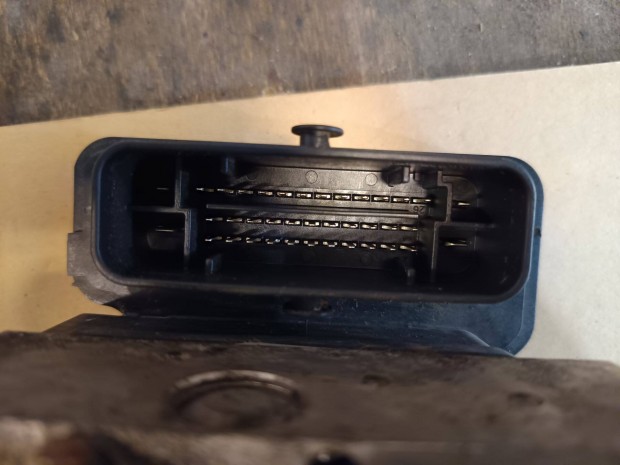 Iveco Daily ABS kocka elad�