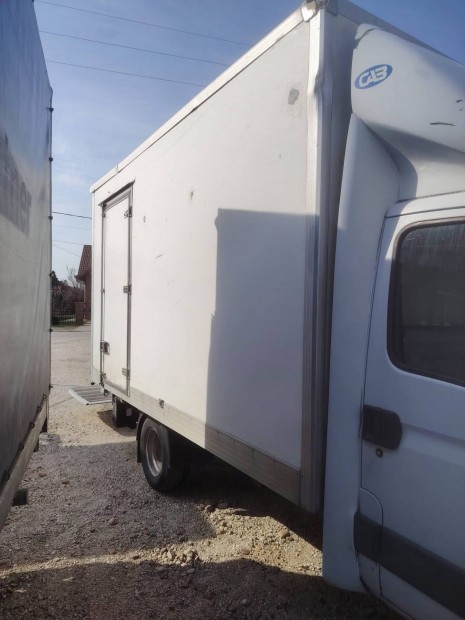 Iveco Daily doboz t�rol� rakt�r fel�p�tm�ny 